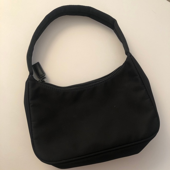 SOLD ⭑.ᐟ Black nylon shoulder bag - Picture 3 of 4